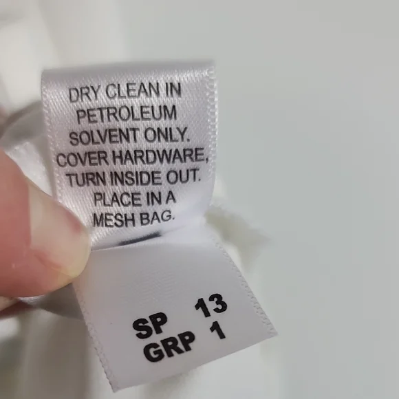 ST.JOHN Evening Ivory With Silver and Cream Elegant Sleeveless Top Size 8 - Picture 4 of 16